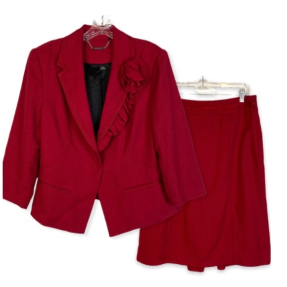 White House black market skirt suit - Picture 1 of 1